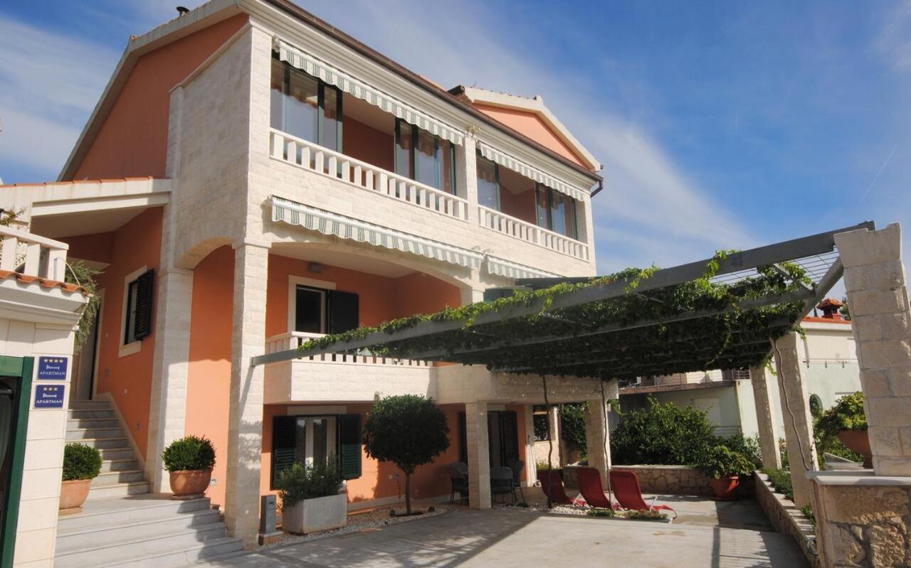 Seaview Luxury Apartment "Lucy" With Terrace & Vintage Summer Kitchen Trogir Dış mekan fotoğraf