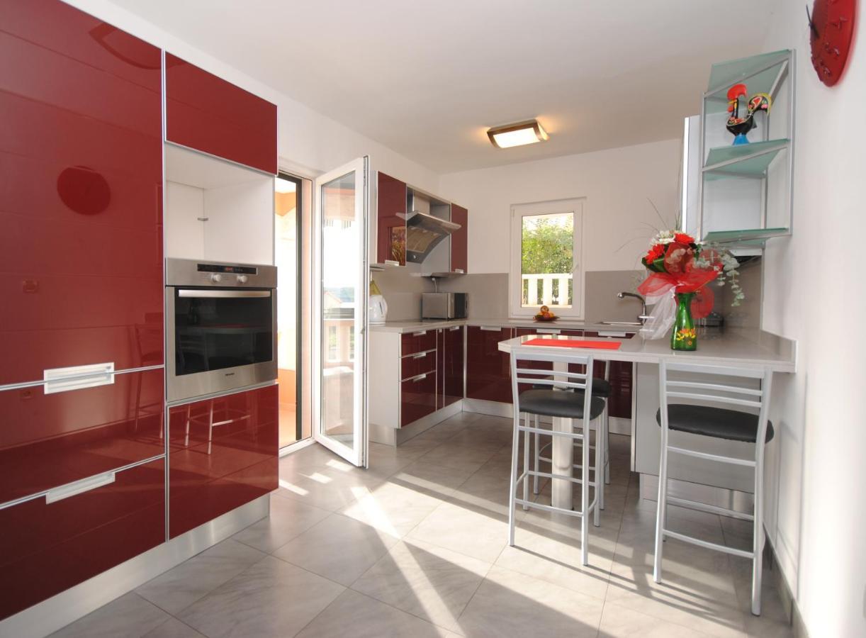 Seaview Luxury Apartment "Lucy" With Terrace & Vintage Summer Kitchen Trogir Dış mekan fotoğraf